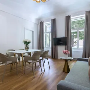 Encore Boutique By Dwellfort Apartahotel
